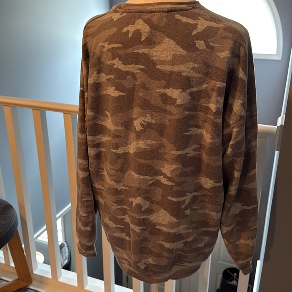 Athleta camo sweatshirt size large‎ - Picture 3 of 7